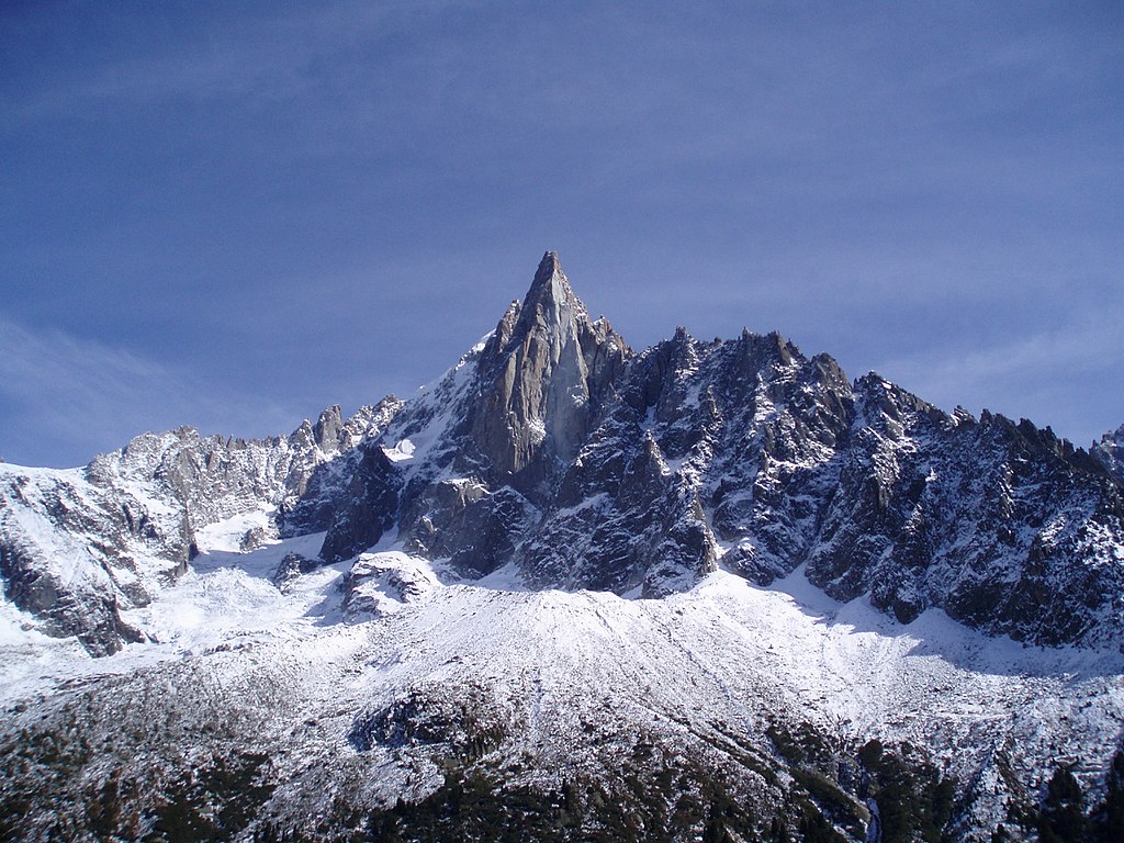 Die Aiguille du Dru, Foto: Duncan McGoldrick, CC BY-SA 2.0 https://creativecommons.org/licenses/by-sa/2.0, via Wikimedia Commons