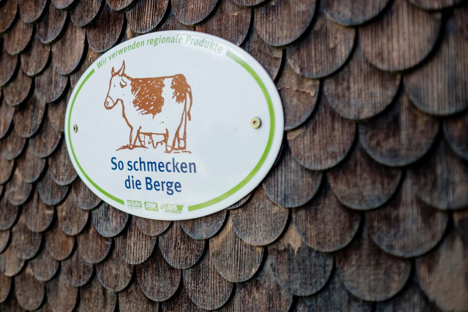 Hängt dieses Schild am Hütteneingang, ist die Hütte bei der Initiative 