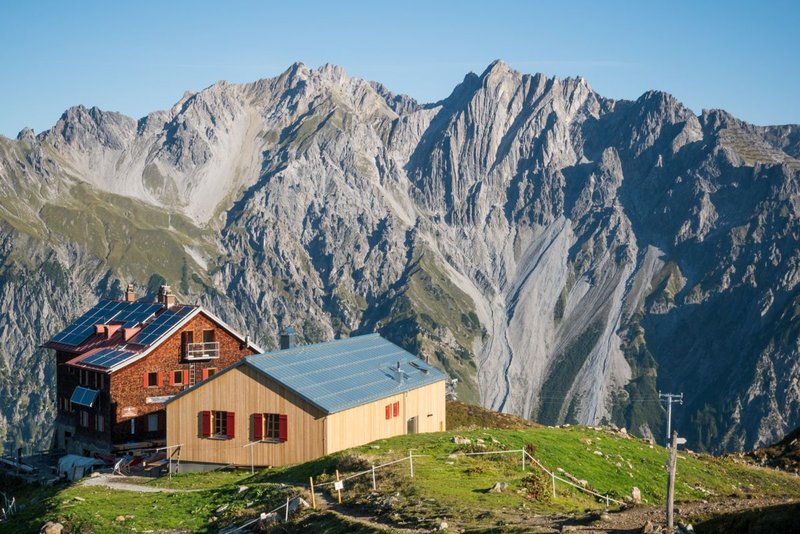 Photovoltaikanlagen produzieren auch auf Hütten klimafreundliche Energie. Foto: J. Gassner