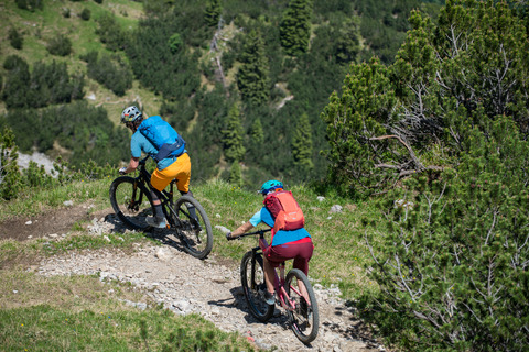 Auch auf dem Mountainbike gilt es, Rücksicht auf die Tier- und Pflanzenwelt der Berge zu nehmen. Foto: DAV/Christian Pfanzelt