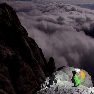 Eine Perle der Dolomiten: Sie ist nicht nur breit – sie ist 800 Meter hoch. Die Marmolada-Südwand bietet Dutzende Toptouren. Foto: Ralf Gantzhorn