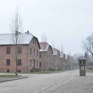 Museum Auschwitz, Hof zwischen den Blocks; Bild: Jonas Freihart