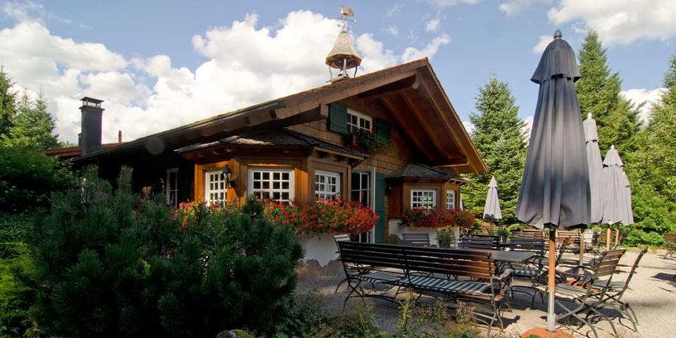 In mehreren Wanderhütten kann man die Spezialitäten der Baiersbronner Sterneköche genießen. Foto: Joachim Chwaszcza