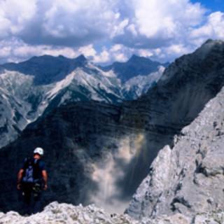 Bergsteiger am Barthgrat, Karwendel, Österreich