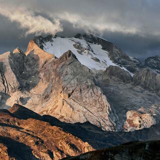 Ein beliebter Dreitausender in den Dolomiten: die Marmolata. Foto: Adobe Stock