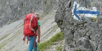 Klare Ansage: Gut markiert ist der Hochschereweg vom Faschinajoch; weiß-blau-weiß steht für alpinen Anspruch. Foto: Stefan Herbke