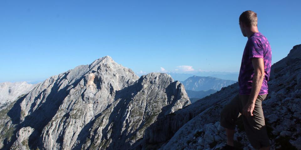 Die Julischen Alpen mit ihren beeindruckenden Felsgipfeln. Hier der Blick hinüber zum Jubiläumsweg. Foto: Michael Pröttel