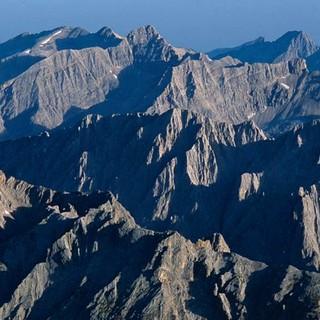 Ein Gebirge aus Stein: Zwischen den Karwendelzacken kann man schon mal die Übersicht verlieren. Foto: Heinz Zak