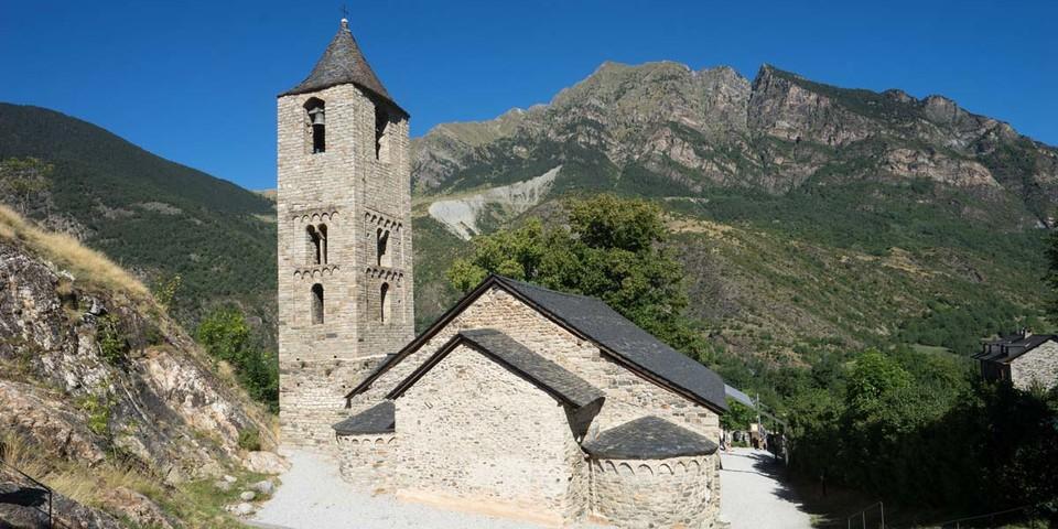 Die romanischen Kirchen des Vall de Boi, einem der wichtigsten Zugangstäler des Nationalparks, zählen zum UNESCO-Weltkulturerbe. Foto: Annika Müller