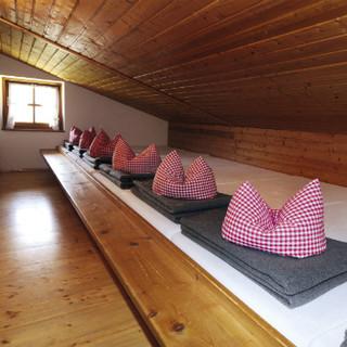 Matratzenlager auf einer Berghütte; Foto: DAV