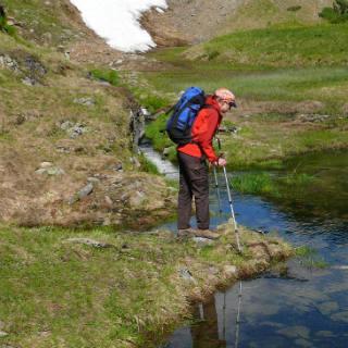 Auf dem Weg zur Kaltenberghütte passiert man mehrere kleine Seen; typisch für Urgesteinsgebirge.