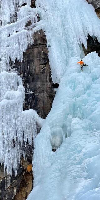 Imposante Eisfälle mit eindrucksvollen Strukturen. Foto: Dörte Pietron