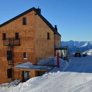 Neues Hannoverhaus - Das Neue Hannoverhaus liegt auf 2566 Metern und ist per Ski erreichbar.