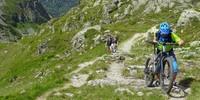 Taurista: Auf der langen Hochgebirgstraverse von der Oberhütte nach Obertauern gibt es auch einige Schiebe- und Tragepassagen. Foto: Traian Grigorian