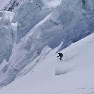 Von jetzt an geht’s bergab: die finale Gletscherabfahrt nach Zermatt, Foto: Stefan Herbke