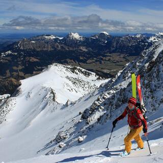 Nordseitige Touren mit höherem Ausgangspunkt sind auch in den Allgäuer Alpen noch möglich. Foto: DAV/Pröttel