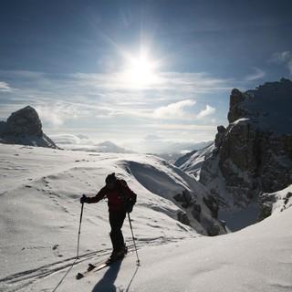 Den Dolomiten (wie hier der Puez Gruppe) dürfte das ganze Wochenende brauchbare Tourenverhältnisse bringen. Foto: Pröttel