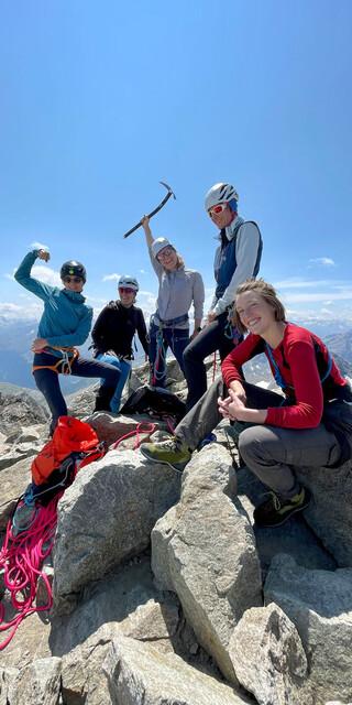 Ein Highlight der Tour: die Besteigung des 3417,7 Meter hohen Piz Kesch. Foto: Bergfreundinnen