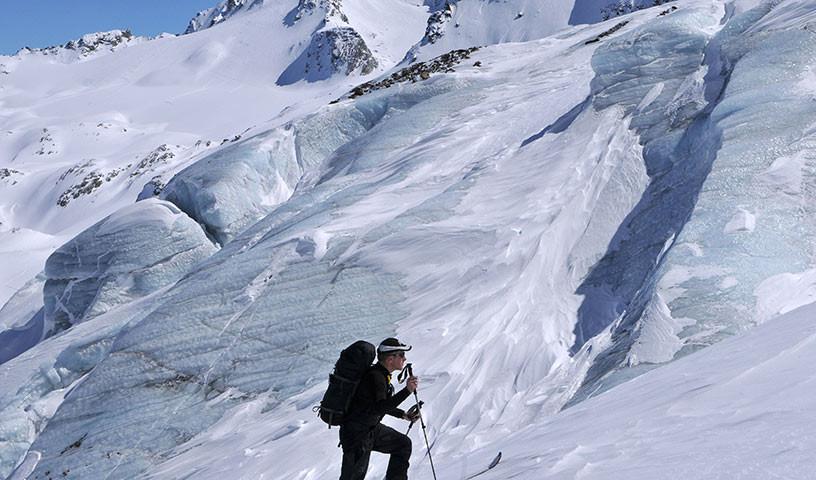 Spalten am Ochsentaler Gletscher - Lieber nur Anschauen: Aus sicherer Entfernung sind Eis und Spalten ein großartiger Anblick.