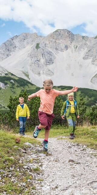 Auch mit der Familie ist das Karwendel ein lohnendes Tourenziel. Foto: DAV/Norbert Freudenthaler