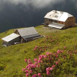 Die Gleiwitzer Hütte in der Glocknergruppe ist eine der Hütten, die bei der freien Nacht fürs Klima mitmacht. Foto: Sebastian Stoib