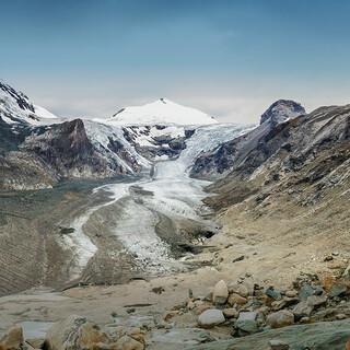 Deutliche Zeichen des Klimawandels: die meisten Gletscher ziehen sich zurück. Hier: Österreichs größter Gletscher, die Pasterze. Foto: Tobias Hipp 