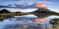 März: Der Vulkan Mount Taranaki (2518m) zeigt sich selten ohne Wolkenhaube, Egmont-Nationalpark, Neuseeland - Foto: Andreas Strauß