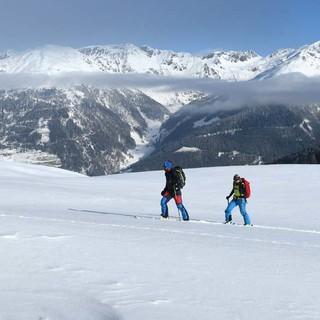 Skitour mit Aussicht: Auf dem Weg vom Thurntaler zum Marchkinkele. Foto: Stefan Herbke