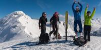 Viele kleinere Gipfel bei der Jaufenpasstour geben Anlass für Jubelhüpfer. Foto: Ingo Röger