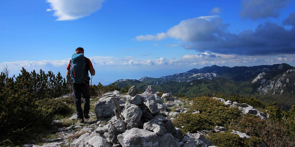 In einiger Ferne zeichnen sich die höchsten Velebit-Gipfel um Zavižan ab. Foto: Silvia Schmid