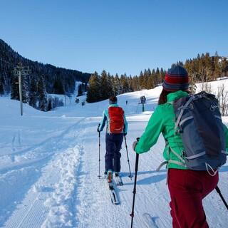Nur in geöffneten Skigebieten werden die Pisten zum Beispiel vor Lawinen gesichert. Foto: DAV/Marco Kost