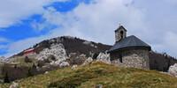 Die Antonius-Kapelle Sveti Ante mit der Berghütte bei Zavižan. Foto: Silvia Schmid