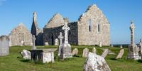 Die Ruinen der frühmittelalterlichen Klosteranlage von Clonmacnoise. Foto: Klaus Herzmann