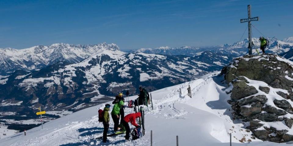 Panoramablick - Von wegen einsam: Blick vom Feldalphorn Richtung Wilder Kaiser