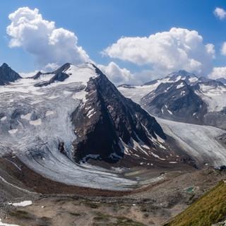 Diese naturbelassene Hochgebirgslandschaft und viertgrößte Gletscherfläche der Ostalpen ist in Gefahr. Foto: Serghei Vlasenco