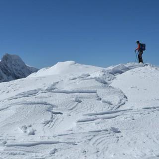 Skirunde Großvenediger: Am Mittleren Maurerkeeskopf, Blick auf die Simonyspitzen. Foto: Stefan Herbke