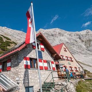 Bis zur Bettelwurfhütte ist es ein Stück – am spannendsten über den Absamer Klettersteig. Foto: Heinz Zak