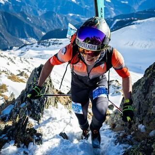 Stefan Knopf (DAV Berchtesgaden) während einer der beiden Tragepassagen beim heutigen Individual Weltcup in Andorra - Foto: SkimoStats