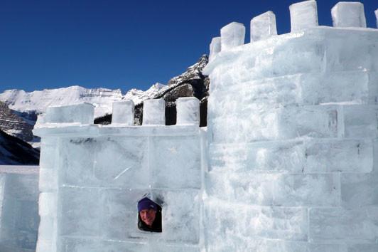 Wer froh ist, ist ein König: Eispalast am Lake Louise (Kanada)