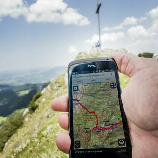 Das Handy als perfektes Tool für die Orientierung am Berg? Foto: DAV/Hans Herbig
