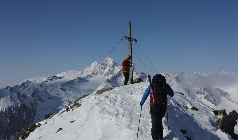 Am Gipfel des Bösen Weibl - Luftig: Die letzten Meter zum Gipfel des Bösen Weibl macht man besser zu Fuß.