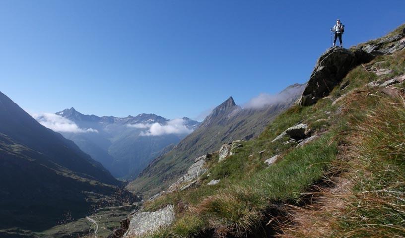 Aufstieg zum Türmljoch - Im Hintergrund die Defregger Alpen, Foto: Jonas Kassner