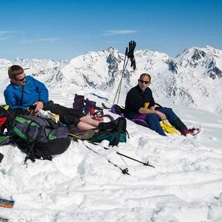 Die Variante über Winterhorn (2661 m) und Pizzo Lucendro (2692 m) auf der ersten Etappe bringt einen ausgefüllten Tourentag. Foto: Powerpress.ch