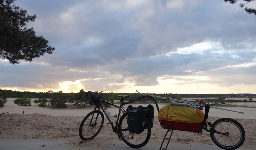 20.5., 20:37 – Zeltplatz am Sandstrand nach einem langen Tag auf dem Rad