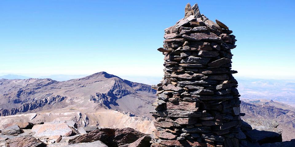 Gipfel! Auf dem Mulhacen, dem höchsten der Sierra Nevada – hinten der Veleta. Foto: Josef Schlegel