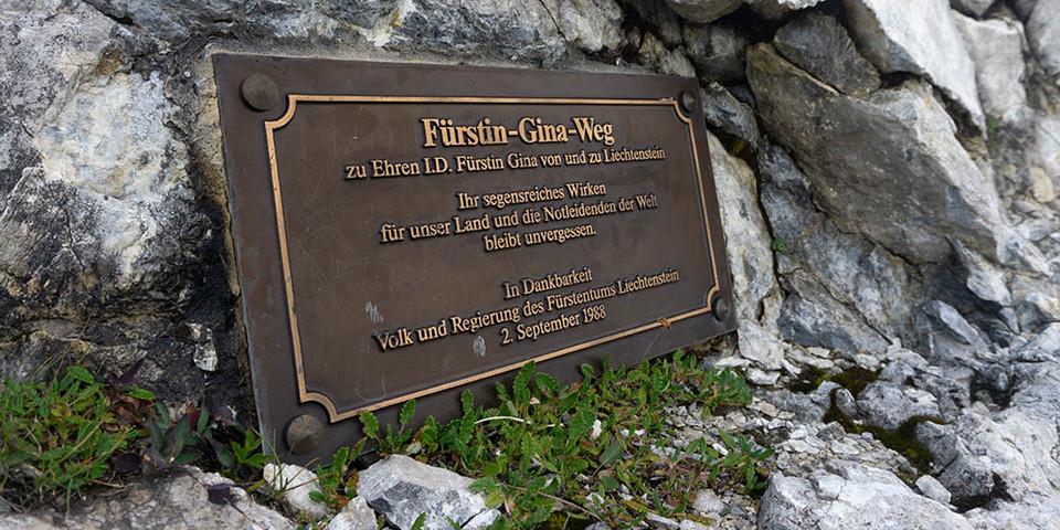 Der Fürstin-Gina-Steig verläuft auf rund 2000 Meter Höhe als Grenzweg zwischen Liechtenstein und dem österreichischen Vorarlberg. Foto: Ute Watzl