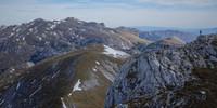 Grund genug für eine weitere weite Reise in den Osten der Alpen: das eindrucksvolle Hochplateau mit dem Hochschwabgipfel, gesehen vom Ebenstein. Foto: Axel Klemmer