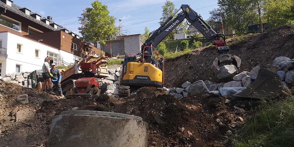 Bau der Steinmauer für dem neuen Tipiplatz, 03.06.2020; Foto: Jubi/ Timo Hieronymus