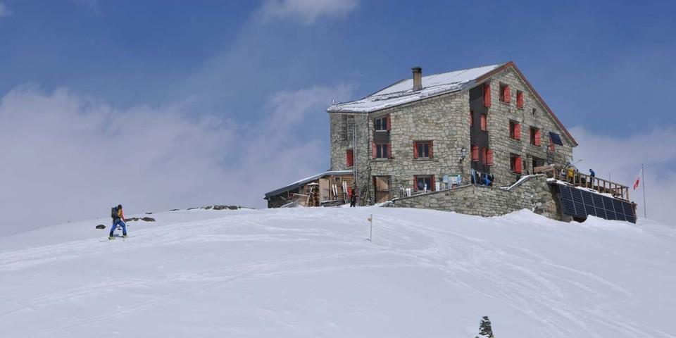 Ein Heim für Bergsteiger: Die Cabane des Dix bietet reichlich Skitourenziele. Foto: Stefan Herbke