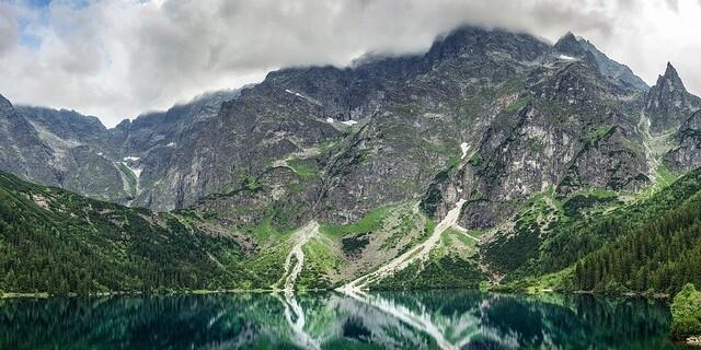 An einem der bekanntesten Seen der Hohen Tatra: Morskie Oko (Meerauge). Foto: Arek Socha/Pixabay
